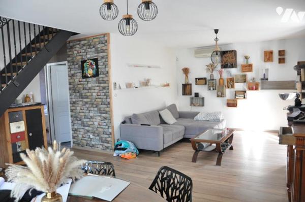 BARBAZAN-DEBAT, maison T5, 104 m2 hab + véranda de 27 m2. Terrain de 455 m2 avec piscine.