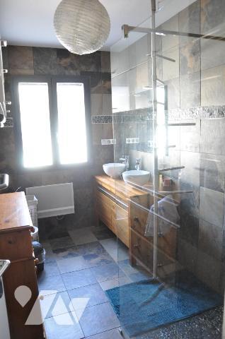 BARBAZAN-DEBAT, maison T5, 104 m2 hab + véranda de 27 m2. Terrain de 455 m2 avec piscine.