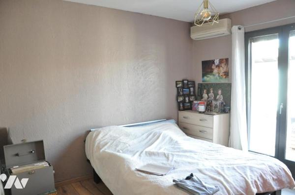 BARBAZAN-DEBAT, maison T5, 104 m2 hab + véranda de 27 m2. Terrain de 455 m2 avec piscine.