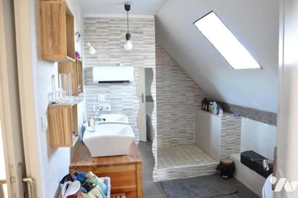 BARBAZAN-DEBAT, maison T5, 104 m2 hab + véranda de 27 m2. Terrain de 455 m2 avec piscine.