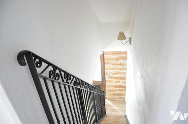 BARBAZAN-DEBAT, maison T5, 104 m2 hab + véranda de 27 m2. Terrain de 455 m2 avec piscine.