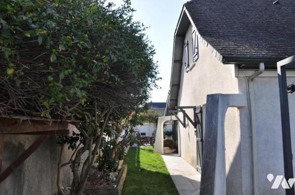 BARBAZAN-DEBAT, maison T5, 104 m2 hab + véranda de 27 m2. Terrain de 455 m2 avec piscine.