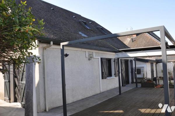 BARBAZAN-DEBAT, maison T5, 104 m2 hab + véranda de 27 m2. Terrain de 455 m2 avec piscine.