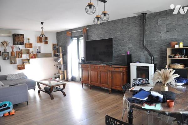 BARBAZAN-DEBAT, maison T5, 104 m2 hab + véranda de 27 m2. Terrain de 455 m2 avec piscine.