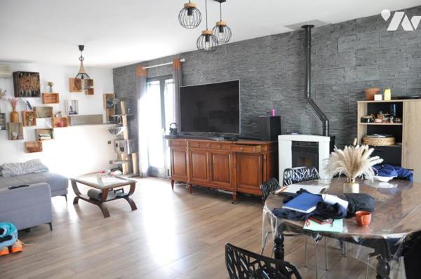 BARBAZAN-DEBAT, maison T5, 104 m2 hab + véranda de 27 m2. Terrain de 455 m2 avec piscine.