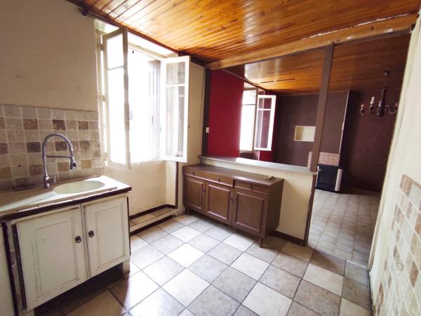 Bessèges (30160) Immeuble de 290 m² avec 4 Appartements et 2 Locaux Commerciaux