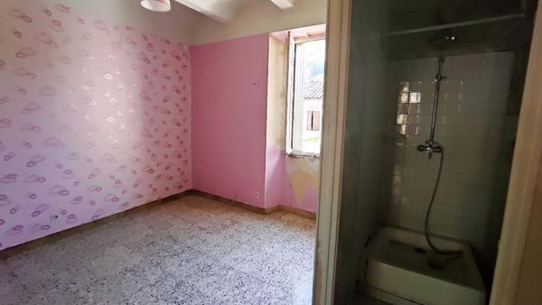 Bessèges (30160) Immeuble de 290 m² avec 4 Appartements et 2 Locaux Commerciaux