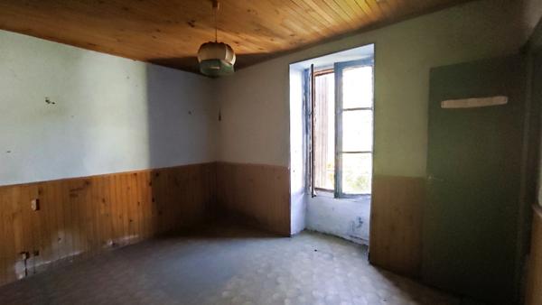 Bessèges (30160) Immeuble de 290 m² avec 4 Appartements et 2 Locaux Commerciaux