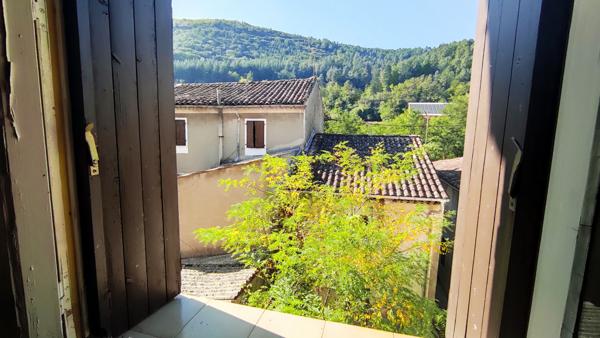 Bessèges (30160) Immeuble de 290 m² avec 4 Appartements et 2 Locaux Commerciaux