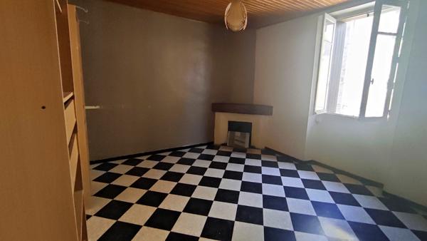 Bessèges (30160) Immeuble de 290 m² avec 4 Appartements et 2 Locaux Commerciaux