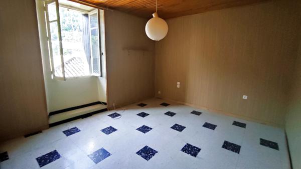 Bessèges (30160) Immeuble de 290 m² avec 4 Appartements et 2 Locaux Commerciaux