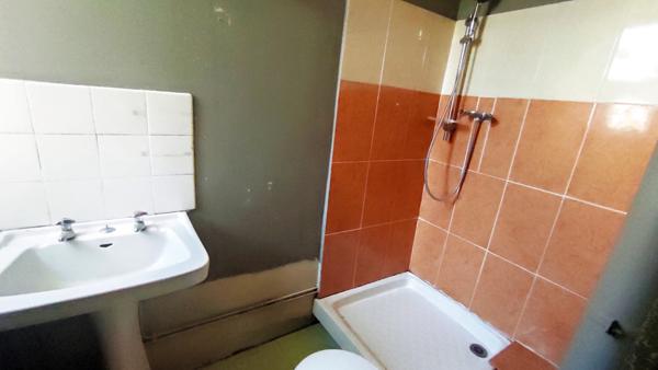 Bessèges (30160) Immeuble de 290 m² avec 4 Appartements et 2 Locaux Commerciaux