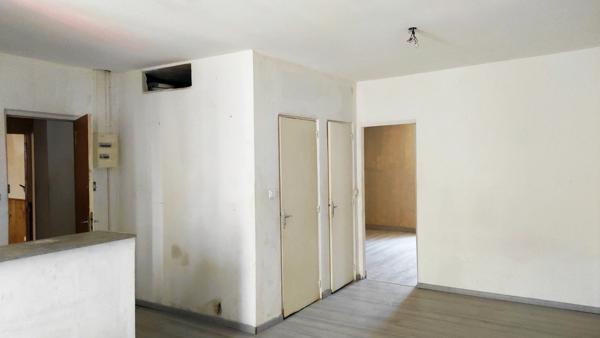 Bessèges (30160) Immeuble de 290 m² avec 4 Appartements et 2 Locaux Commerciaux