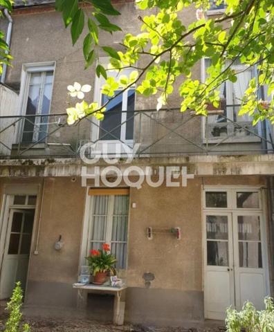 Maison de ville avec cour intérieure, dépendance et garage à Épernay