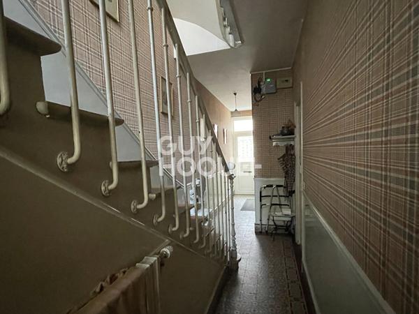 Maison de ville avec cour intérieure, dépendance et garage à Épernay