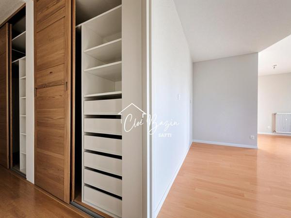 T2 lumineux avec double balcon et vue dégagée à Blanquefort