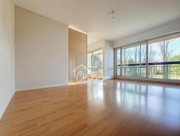 T2 lumineux avec double balcon et vue dégagée à Blanquefort