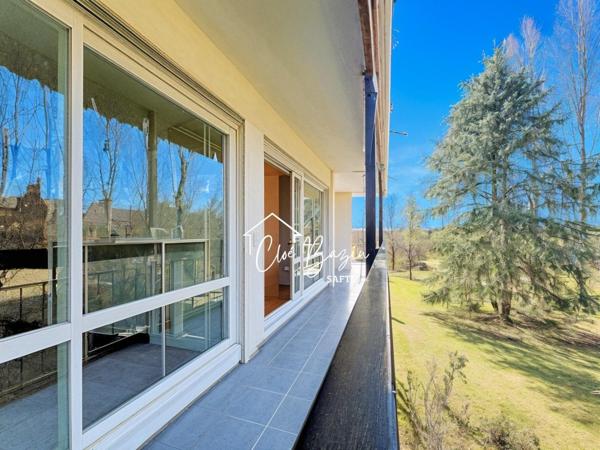 T2 lumineux avec double balcon et vue dégagée à Blanquefort