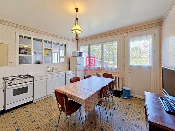 Maison 8 Pièces- 6 chambres