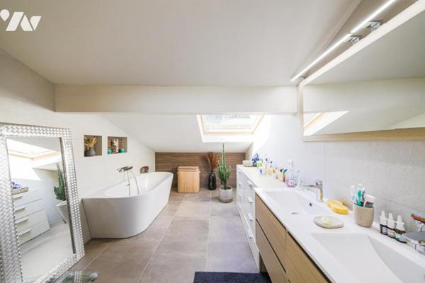 EYBENS : Place de Verdun