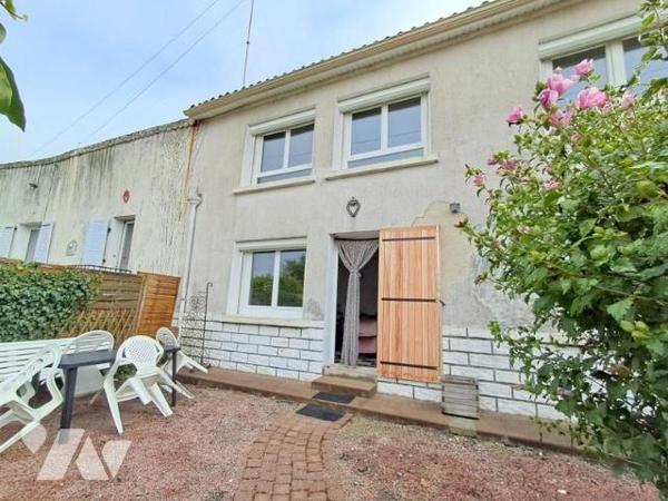   Antigny-  Beau potentiel pour cette  charmante maison