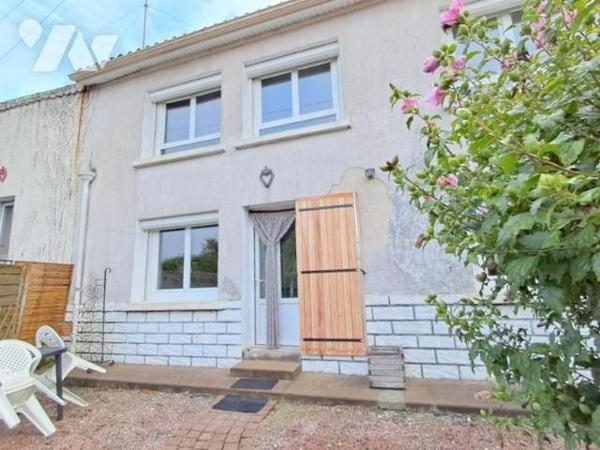   Antigny-  Beau potentiel pour cette  charmante maison