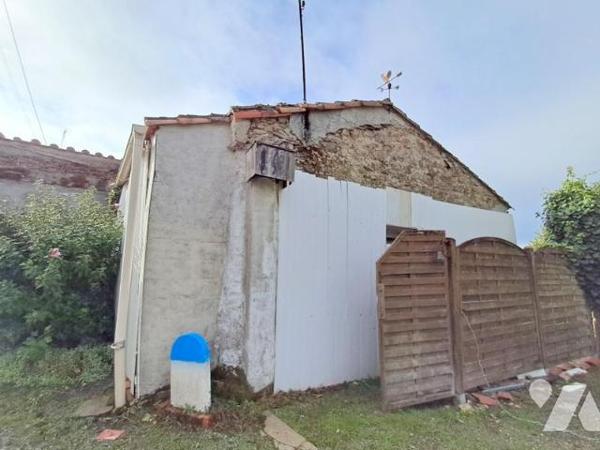   Antigny-  Beau potentiel pour cette  charmante maison