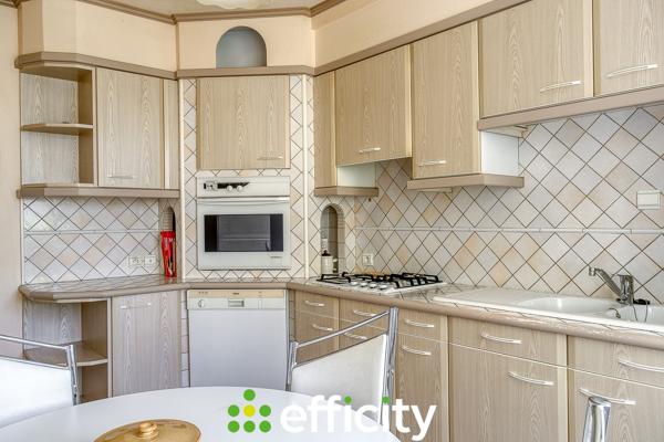 Maison
         7 pièces
        - 180 m² 480 000 € *