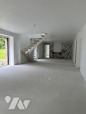 A VENDRE 56 BRECH DEMEURE EN PIERRES DANS BEL ENVIRONNEMENT - NOMBREUSES POSSIBILITES