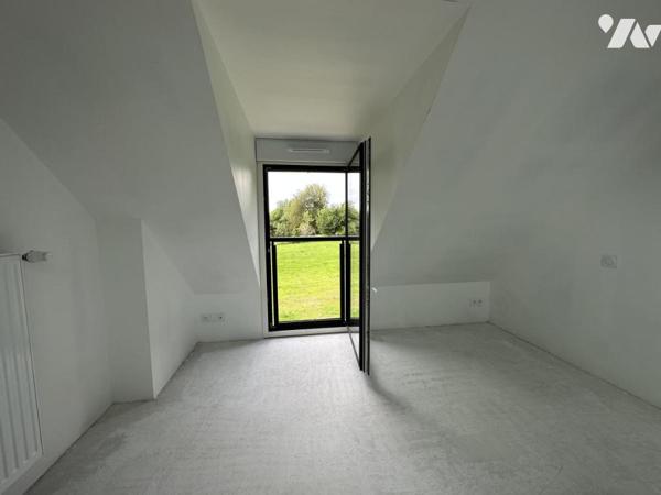 A VENDRE 56 BRECH DEMEURE EN PIERRES DANS BEL ENVIRONNEMENT - NOMBREUSES POSSIBILITES