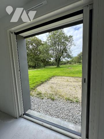 A VENDRE 56 BRECH DEMEURE EN PIERRES DANS BEL ENVIRONNEMENT - NOMBREUSES POSSIBILITES