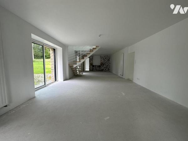 A VENDRE 56 BRECH DEMEURE EN PIERRES DANS BEL ENVIRONNEMENT - NOMBREUSES POSSIBILITES