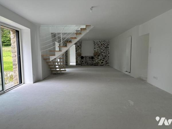 A VENDRE 56 BRECH DEMEURE EN PIERRES DANS BEL ENVIRONNEMENT - NOMBREUSES POSSIBILITES