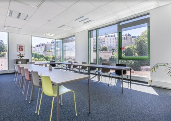Plateau de bureau lumineux de 100 m² - Centre-ville de Poitiers - Rue Victor Hugo