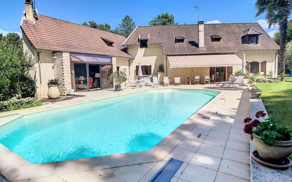 Maison à vendre    9 pièces •  Ussac