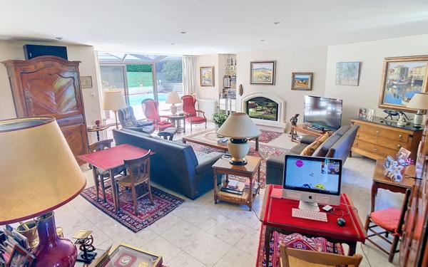 Maison à vendre    9 pièces •  Ussac