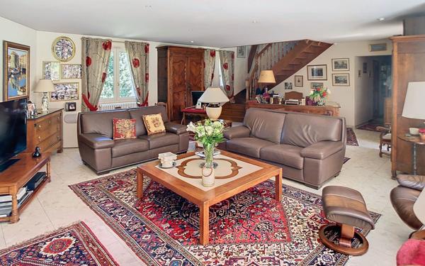 Maison à vendre    9 pièces •  Ussac