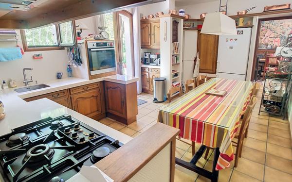 Maison à vendre    9 pièces •  Ussac