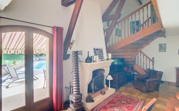 Maison à vendre    9 pièces •  Ussac