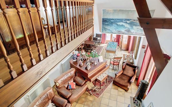 Maison à vendre    9 pièces •  Ussac