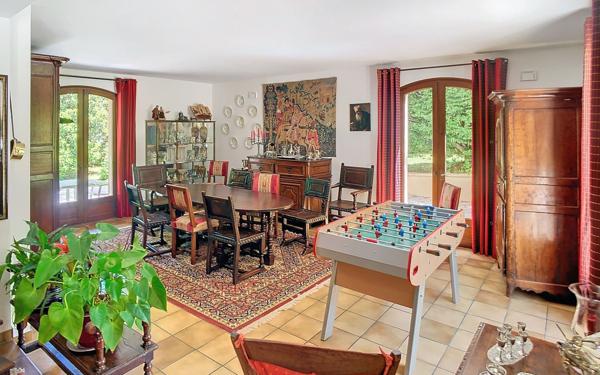 Maison à vendre    9 pièces •  Ussac