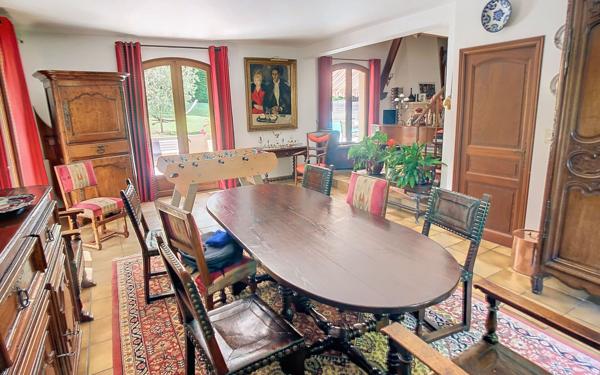 Maison à vendre    9 pièces •  Ussac