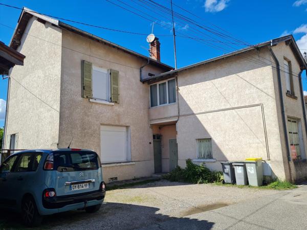 idéal investisseur ou promoteur maison avec 4 appartements 2 T3 de 75 à 80 m²   et 2 studios 18 à 20m²