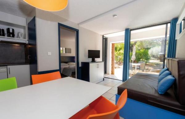 INVESTISSEMENT LOCATIF  BERRIAS ET CASTELJAU - Résidence Vacances Bleues Lou Castel***- 7,29%  de rentabilité