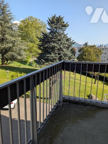 Appartement type T4 transformé en T3  2eme étage