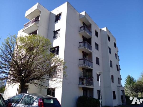 Appartement type T4 transformé en T3  2eme étage