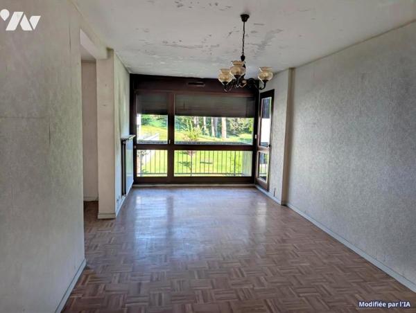 Appartement type T4 transformé en T3  2eme étage
