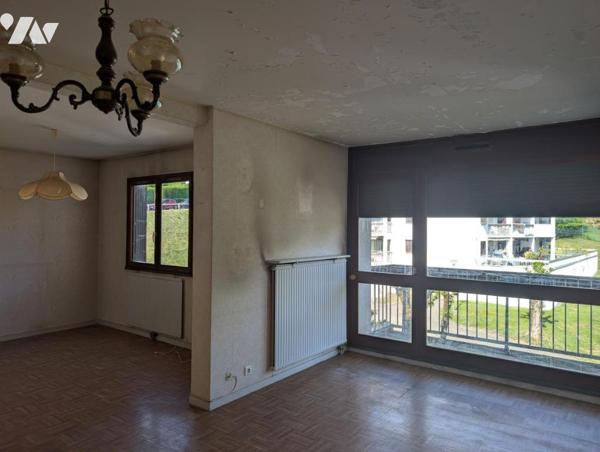 Appartement type T4 transformé en T3  2eme étage