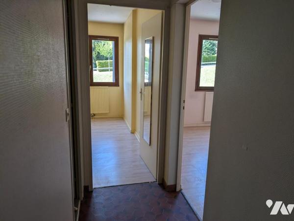 Appartement type T4 transformé en T3  2eme étage