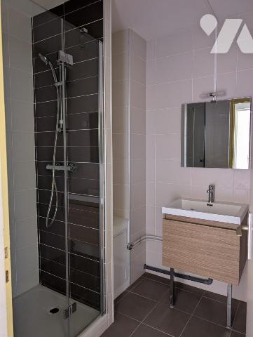 Appartement type T4 transformé en T3  2eme étage
